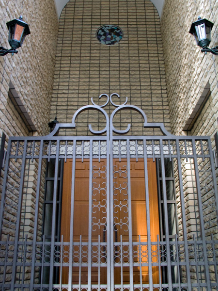 gated home ginza